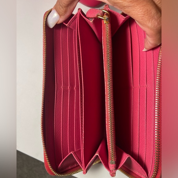 Prada Tote/Wallet Combo - Picture 6 of 8